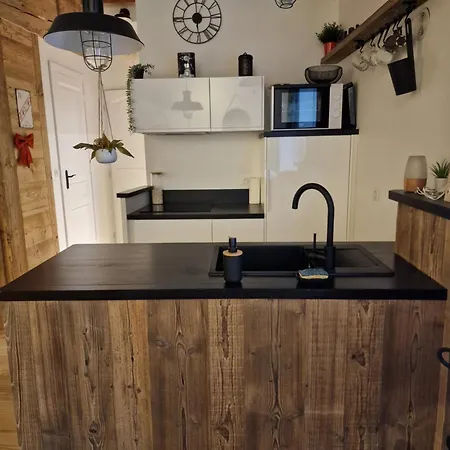 Côté Cour T2 Escapade De Charme Dans Le Historique Chambéry