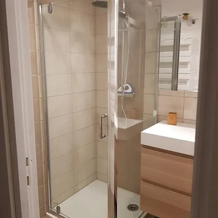 Côté Cour T2 Escapade De Charme Dans Le Historique Apartamento Chambéry