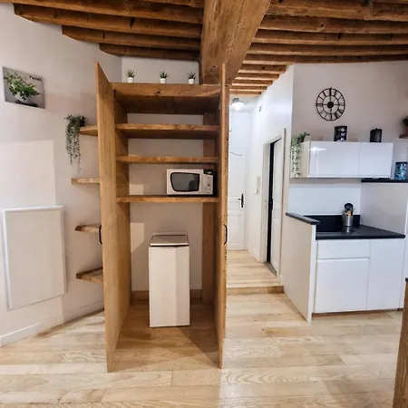 Côté Cour T2 Escapade De Charme Dans Le Historique Apartamento Chambéry